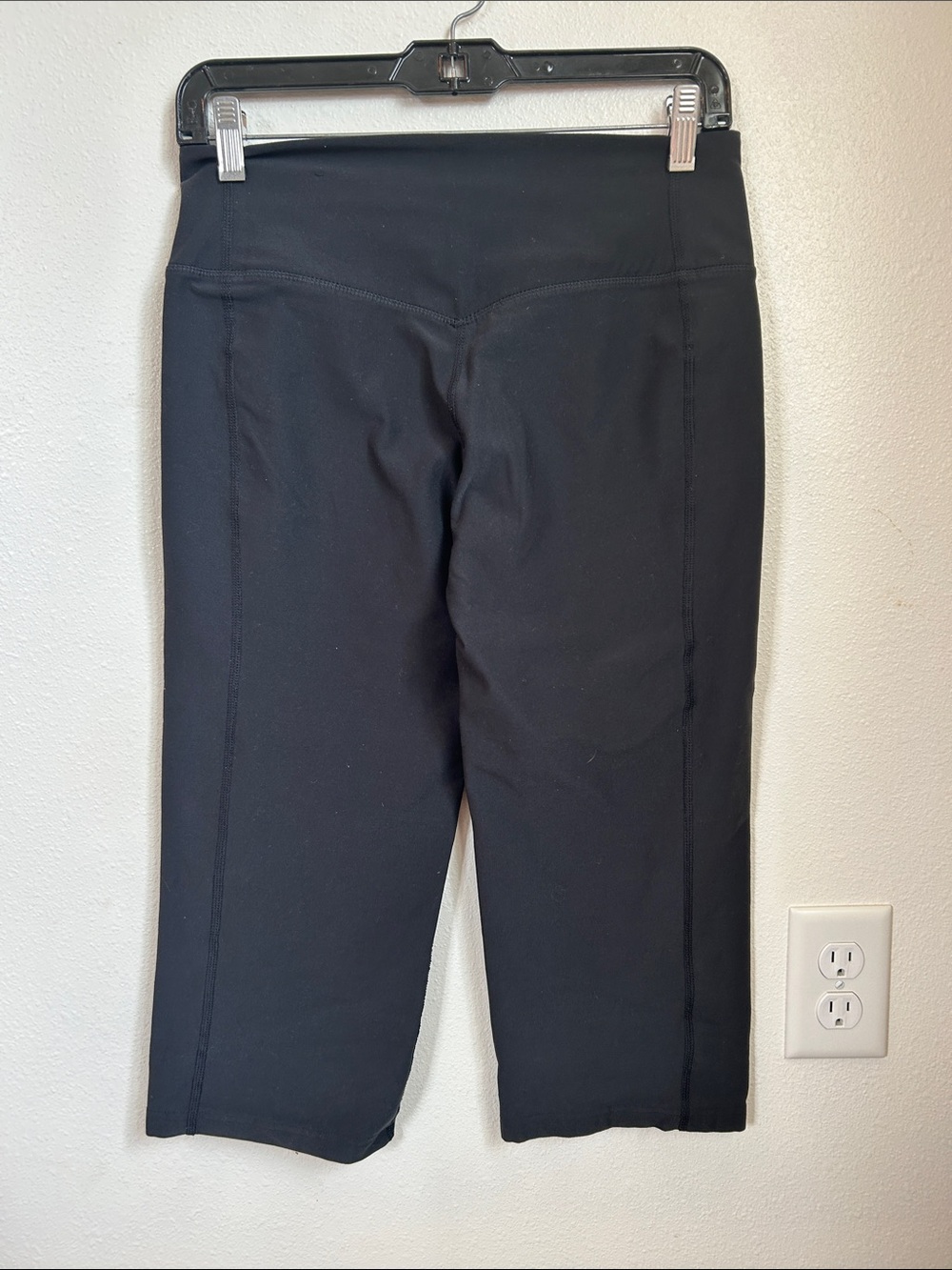 Nike Black Mid-Crop Performance Leggings- Medium - Picture 2 of 3